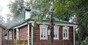 Husmuseet til S.A. Yesenin i landsbyen Konstantinovo